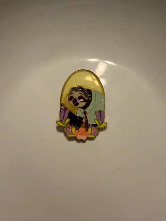 This enamel pin features Flash Slothmore from the Disney animated film Zootopia. - Picture 7 of 8